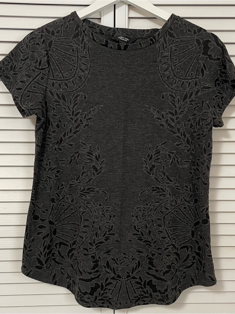 Whimsigoth Floral Simply Vera VeraWang Women’s Medium T-Shirt Black Rayon Blend - Picture 2 of 12